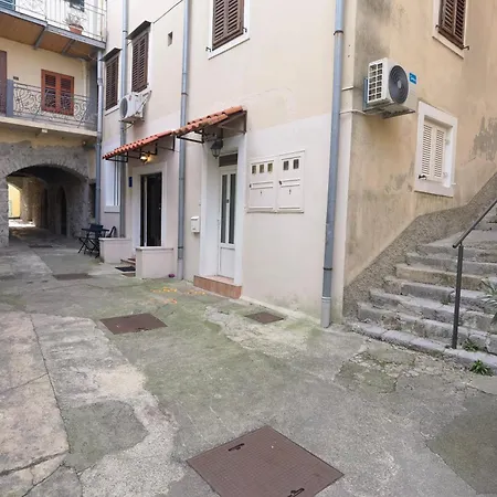 Apartment Zlatko , Steps To The Sea *